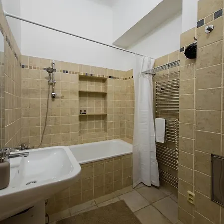 شقة 3bdr Spacious And Cozy براغ